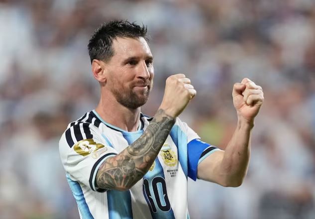Messi 'stands alone at the top'